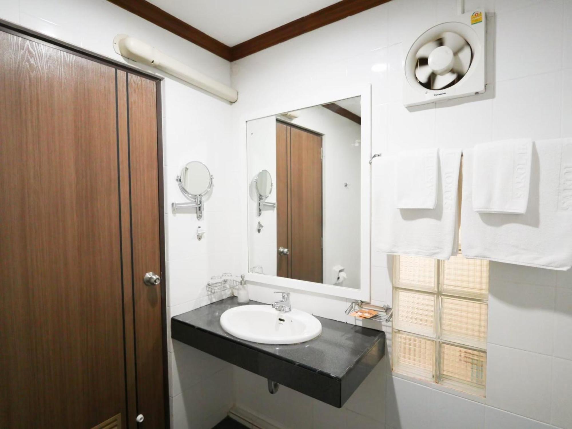 Sakol Hotel Хатъяй Экстерьер фото